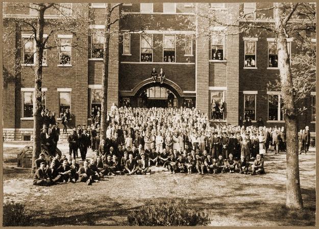 1921 graduates in front of Administration Building